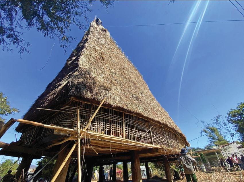 传统龙屋是昆嵩市得热瓦乡昆祖德里村民族同胞的文化象征。图自越通社