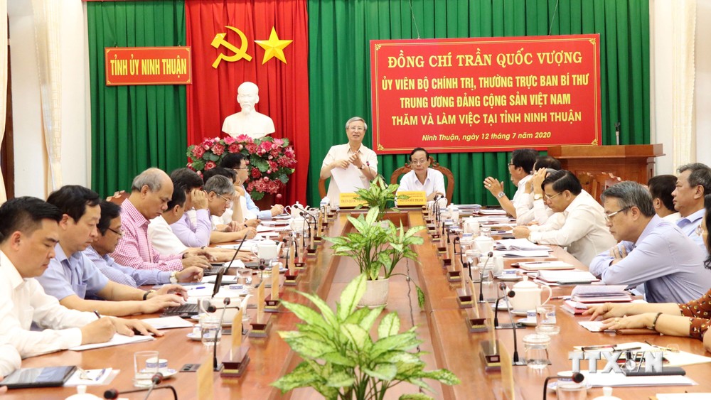 Đồng chí Trần Quốc Vượng thăm, làm việc tại Ninh Thuận
