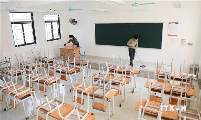 Trường THPT Trương Định, quận Hoàng Mai (Hà Nội) đã cơ bản hoàn tất công tác chuẩn bị để đón học sinh đi học trực tiếp theo kế hoạch (ảnh chụp sáng 5/12). Ảnh: Thanh Tùng - TTXVN