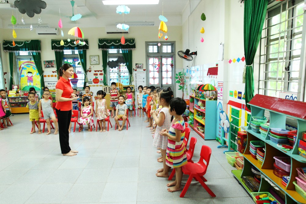 Những năm qua, tiêu chí giáo dục và đào tạo được thành phố Hà Nội quan tâm và chỉ đạo quyết liệt. Qua đó, chất lượng giáo viên, chất lượng dạy và học được nâng lên, đóng góp quan trọng vào việc nâng cao dân trí cho con em nông dân Hà Nội.