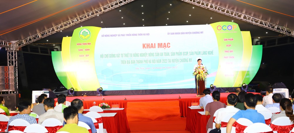 Quang cảnh buổi lễ khai mạc Hội chợ giống, vật tư thiết bị nông nghiệp, nông sản an toàn, sản phẩm OCOP, sản phẩm làng nghề trên địa bàn thành phố Hà Nội năm 2022.