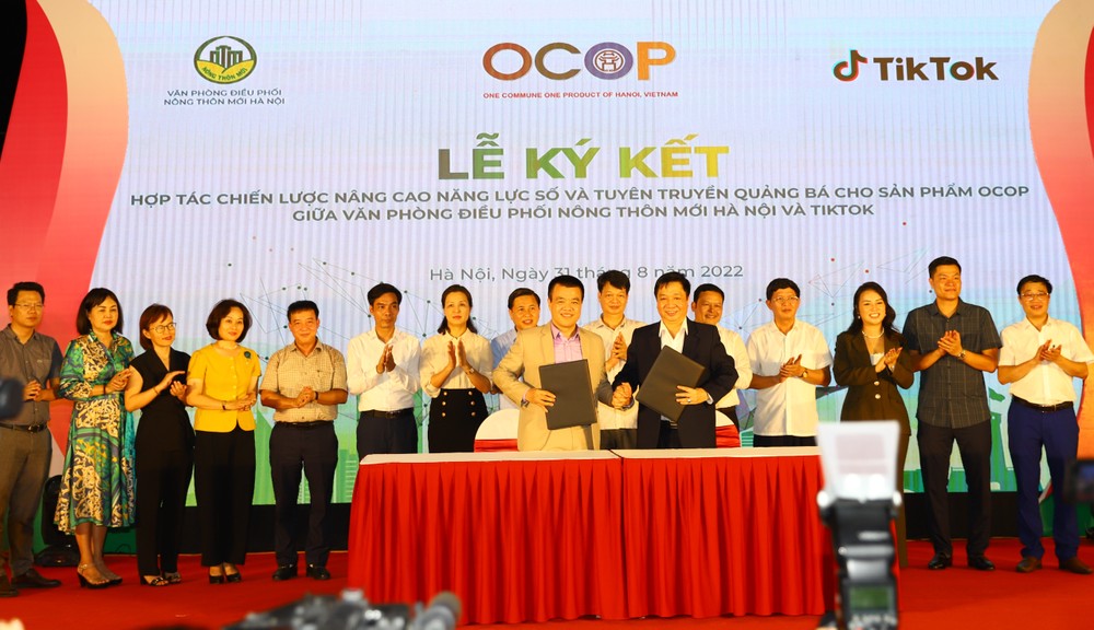 Văn phòng điều phối Chương trình xây dựng nông thôn mới thành phố Hà Nội và Đại diện TikTok Việt Nam ký kết hợp tác chiến lược nâng cao năng lực số và tuyên truyền quảng bá cho sản phẩm OCOP.