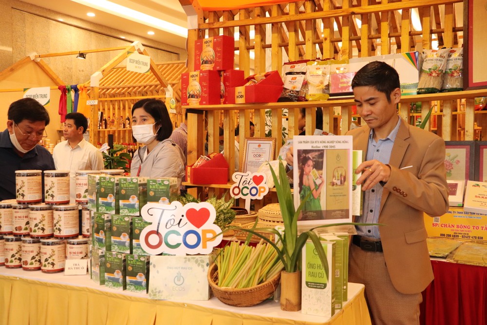 Trưng bày sản phẩm OCOP Hà Nội tại Hội nghị toàn quốc tổng kết Chương trình Mỗi xã một sản phẩm.