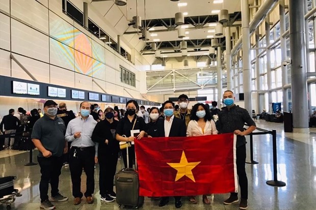 在美国的340余名越南公民安全回国