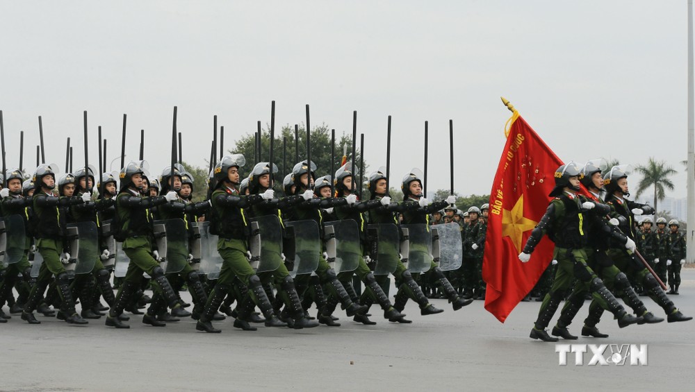 越共十三大安保出征仪式暨安保应急处突演练今日在河内举行