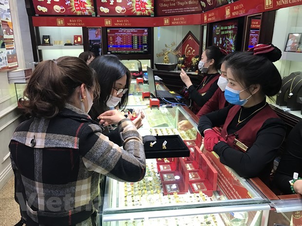 13日上午越南国内市场黄金价格每两超过5600万越盾