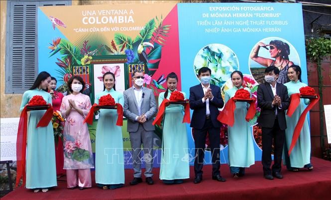 哥伦比亚风土人情图片展在广南省开幕