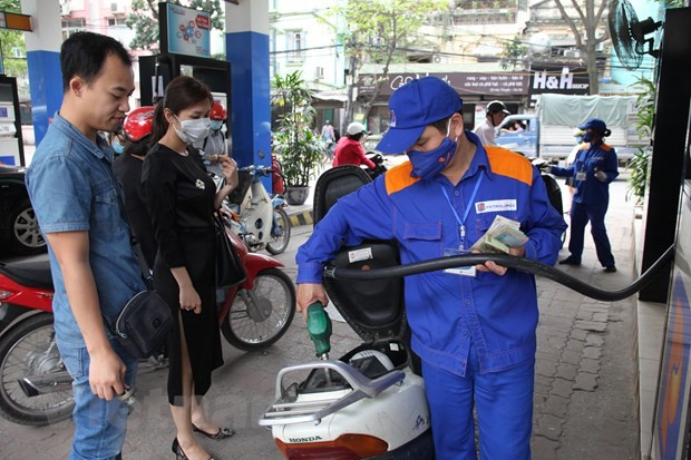 越南汽油零售价每公升上调近200越盾