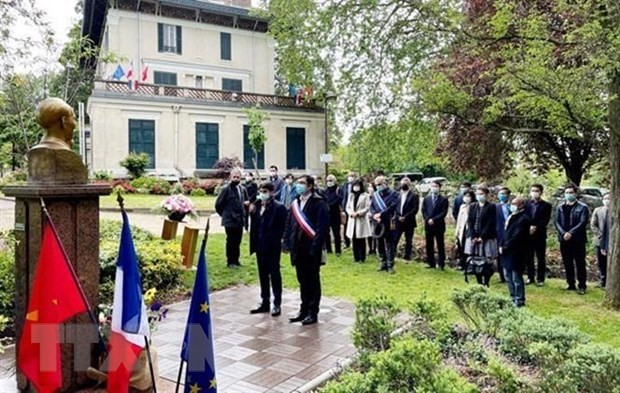 胡志明主席诞辰131周年纪念活动在法国举行
