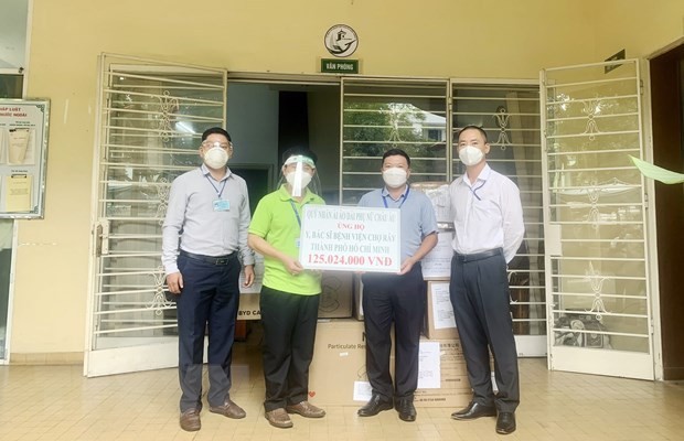 海外越南人捐赠款物支持国内新冠肺炎疫情防控