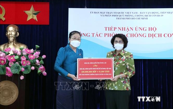 老挝阿苏破省向胡志明市新冠肺炎疫情防控工作提供援助