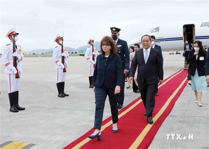 希腊总统抵达河内  开始对越南进行正式访问
