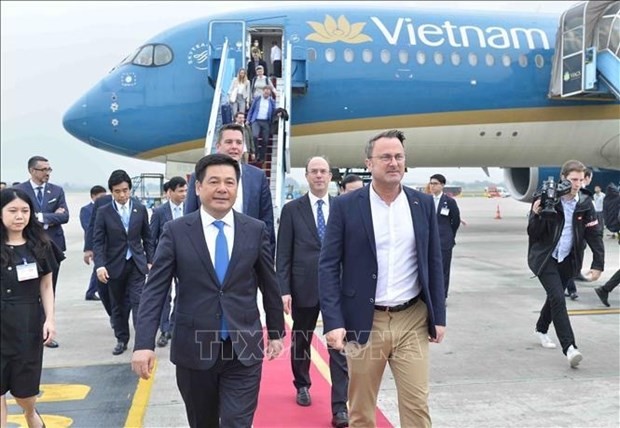 卢森堡大公国首相已抵达河内开始对越南进行正式访问