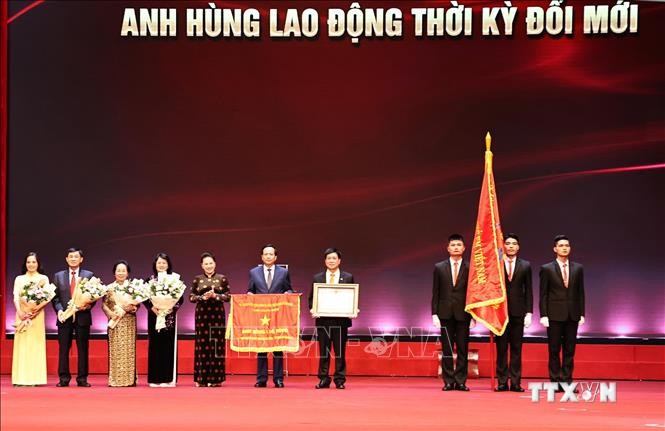 越南国会主席阮氏银金出席为社区默默奉献者表彰大会