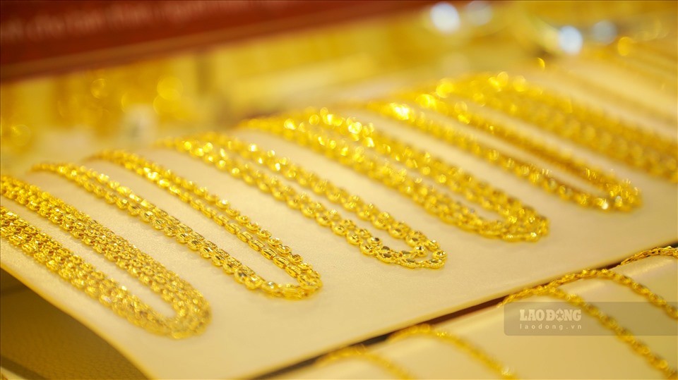 今日上午越南国内市场黄金价格每两下降13万越盾