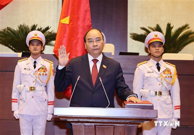  越南第十四届国会第十一次会议：阮春福以97.5%赞成票当选成为越南国家主席