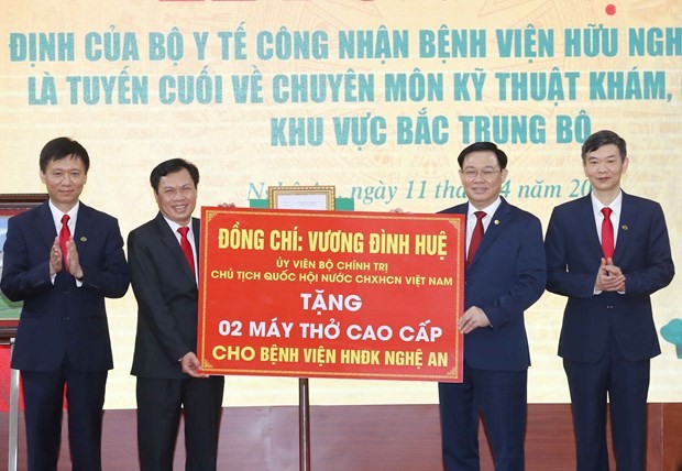 越南国会主席王廷惠在乂安省考察调研