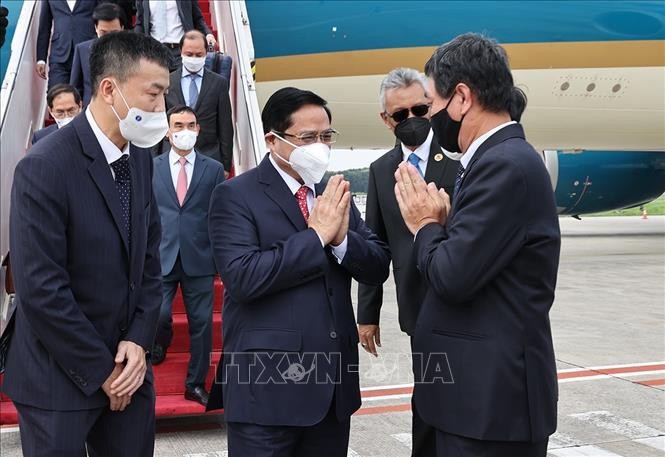 越南政府总理范明政赴印尼出席东盟领导人会议 