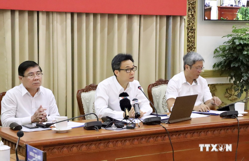 越南政府副总理武德儋指导胡志明市和西南边境10省的疫情防控工作