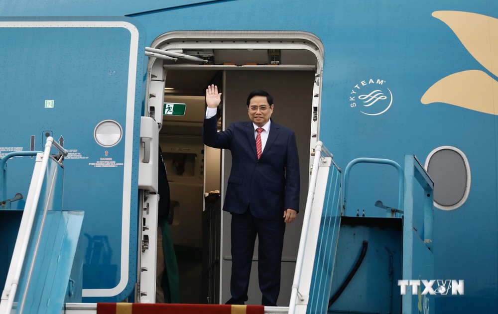 越南政府总理范明政离开河内前往印尼雅加达出席东盟领导人会议