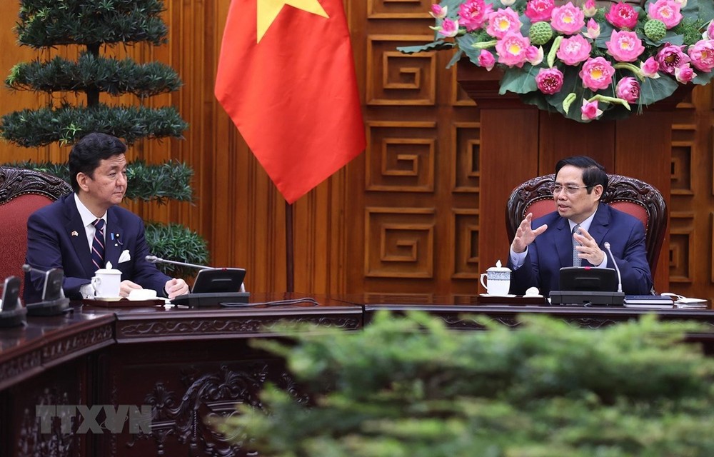越南政府总理范明政会见日本防卫大臣岸信夫