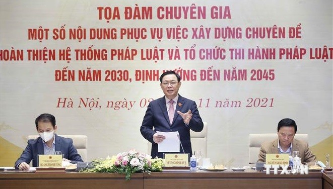越南国会主席王廷惠主持有关立法执法战略的专家座谈会