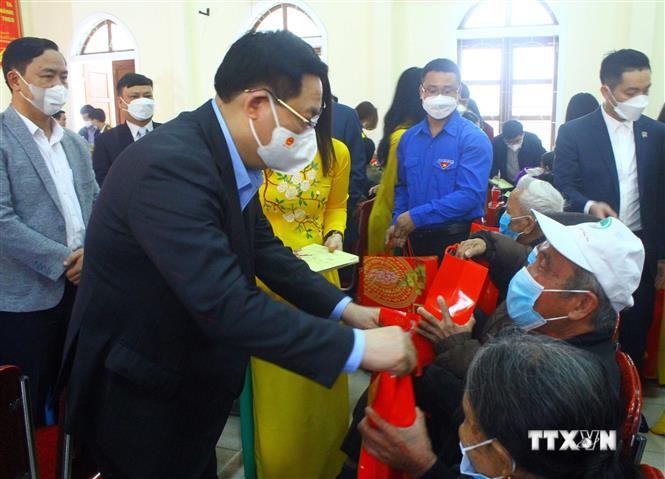 国会主席王廷惠在乂安省开展春节走访慰问活动