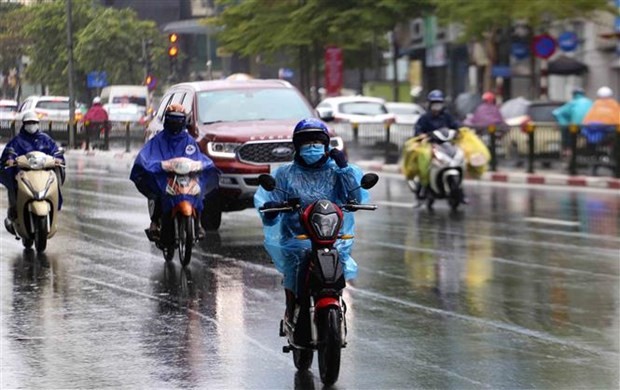 受冷空气影响越南北部出现中到大雨  天气寒冷