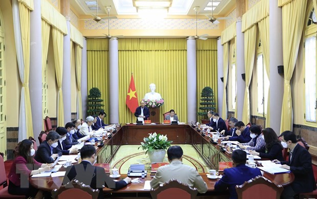 越南国家主席阮春福与法治国家提案编辑组举行工作座谈会 