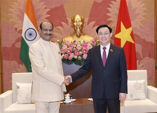 印度下议院议长奥姆·博拉圆满结束对越南的正式访问