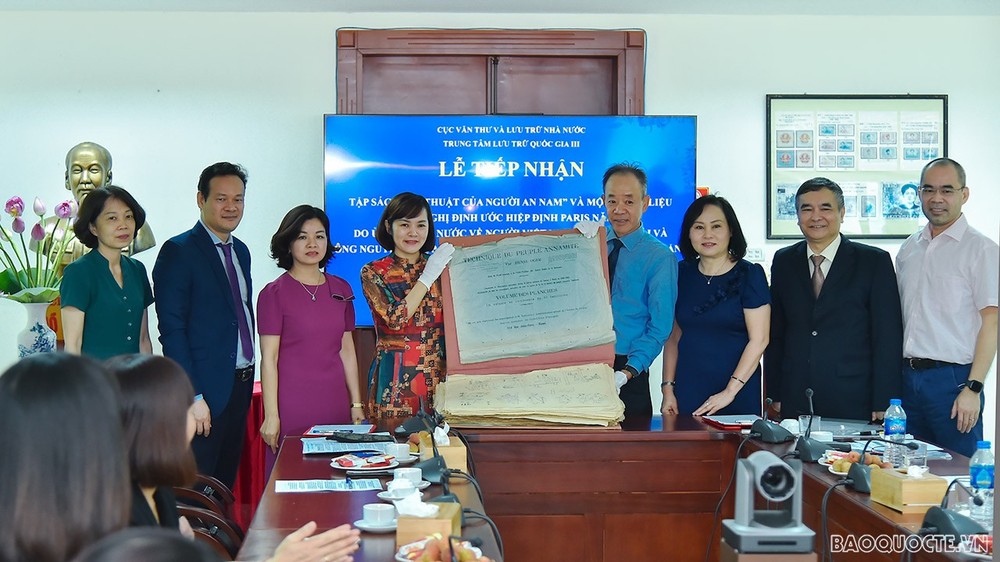 越南第三国家档案馆接受20世纪初越南行职业图集