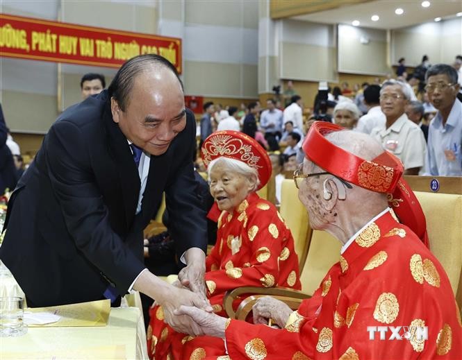 越南国家主席阮春福出席2022年“为越南老年人行动月”启动仪式