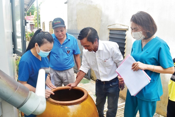 得乐省医务人员同基层合伙人配合检查敦促人民开展预防登革热扩散蔓延的措施