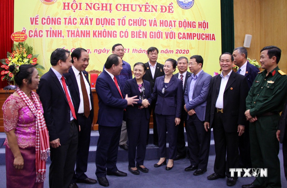 越柬友好协会在加强两国关系中发挥桥梁纽带作用