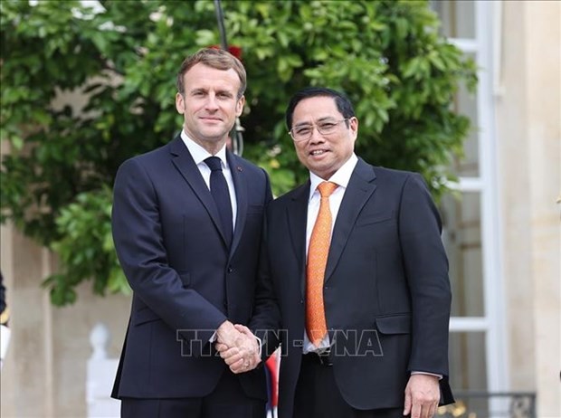 政府总理范明政会见法国总统马克龙