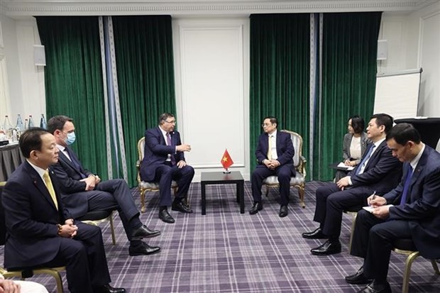 越南政府总理范明政会见法国各大公司领导人