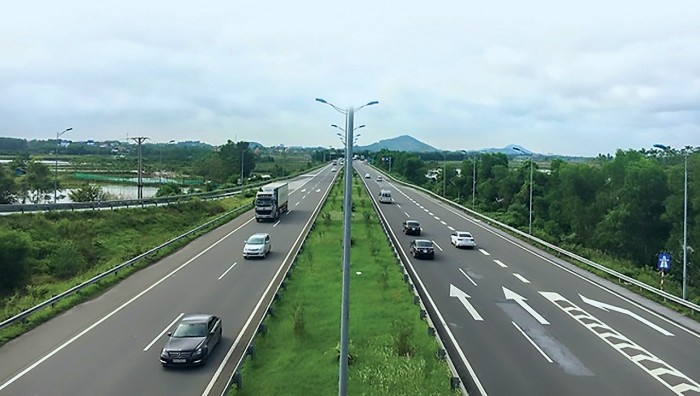 老挝研究连接首都万象与越南的新高速公路