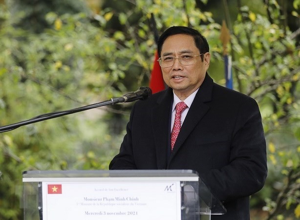 越南政府总理范明政会见法国共产党全国书记法比安·鲁塞尔