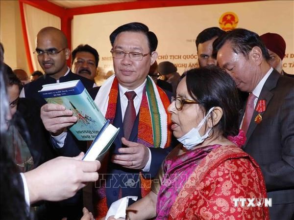 越南国会主席王廷惠会见各印度—越南各友好协会领导