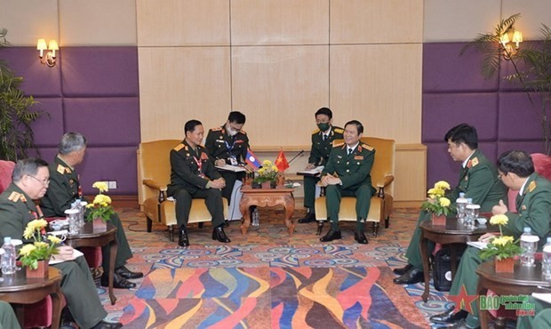 越南人民军总参谋长阮新纲上将会见老挝和缅甸军队领导人