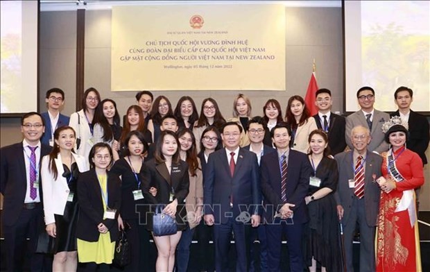 越南国会主席王廷惠会见在新西兰越南人代表