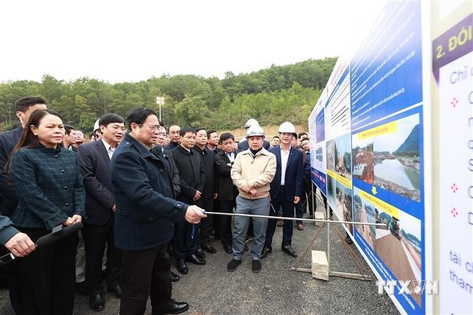 越南政府总理范明政：确保高速公路按时保质完工，避免项目投资总额超出预算