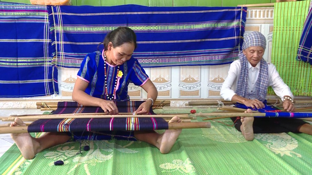 传承戈豪族的传统土锦布编织业