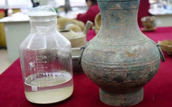 Trung Quốc: Phát hiện lọ đồng 2.000 năm đựng chất lỏng lạ