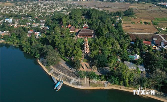 Chùa Thiên Mụ - một điểm đến mà du khách không thể bỏ lỡ khi ghé thăm Cố đô Huế. Ảnh: Hồ Cầu -TTXVN