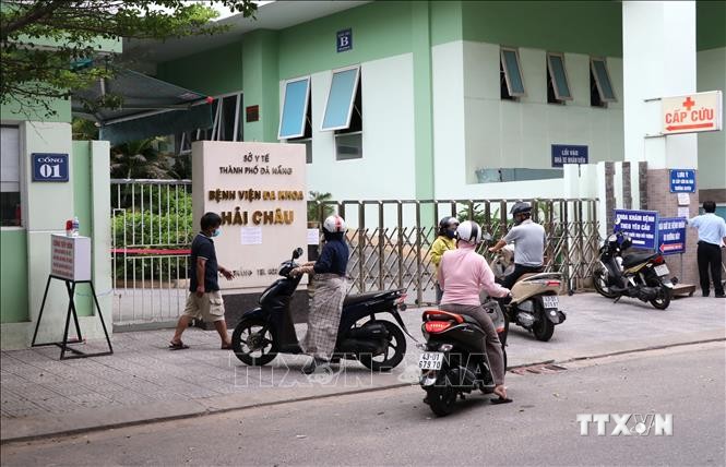 Trung tâm Y tế quận Hải Châu (Đà Nẵng) đóng cửa để cách ly y tế. Ảnh: Quốc Dũng - TTXVN