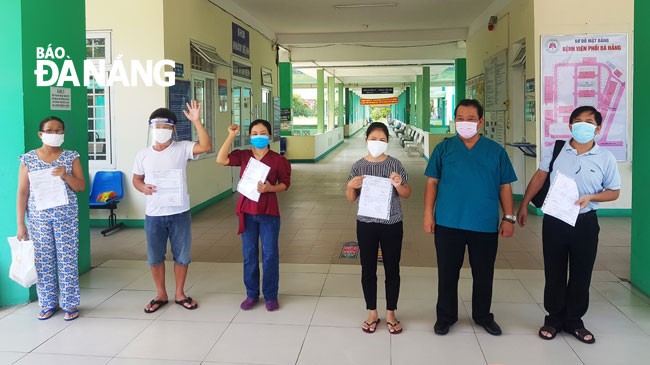Ca mắc COVID-19 đầu tiên trong cộng đồng ở Đà Nẵng được công bố khỏi bệnh nhưng vẫn phụ thuộc hoàn toàn vào ECMO và máy thở