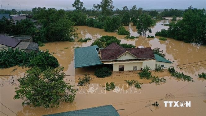 Lũ trên các sông từ Hà Tĩnh, Quảng Bình, Thừa - Thiên Huế đang xuống, nguy cơ sạt lở đất vẫn cao
