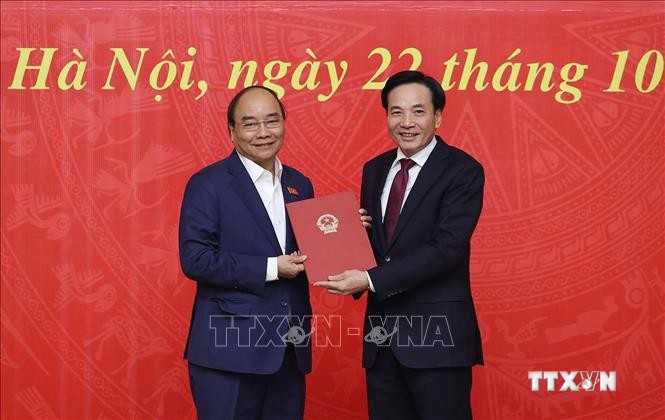 Thủ tướng trao quyết định bổ nhiệm ông Trần Văn Sơn làm Phó Chủ nhiệm Văn phòng Chính phủ