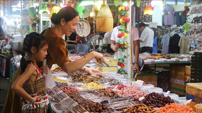 Khai mạc Hội chợ xúc tiến thương mại gắn với lễ hội Ok Om Bok của đồng bào Khmer